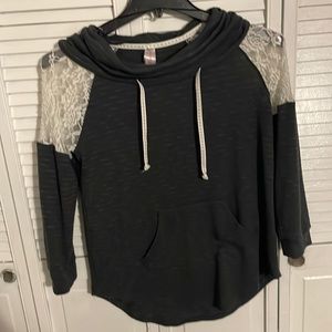 No Boundaries sweater size L